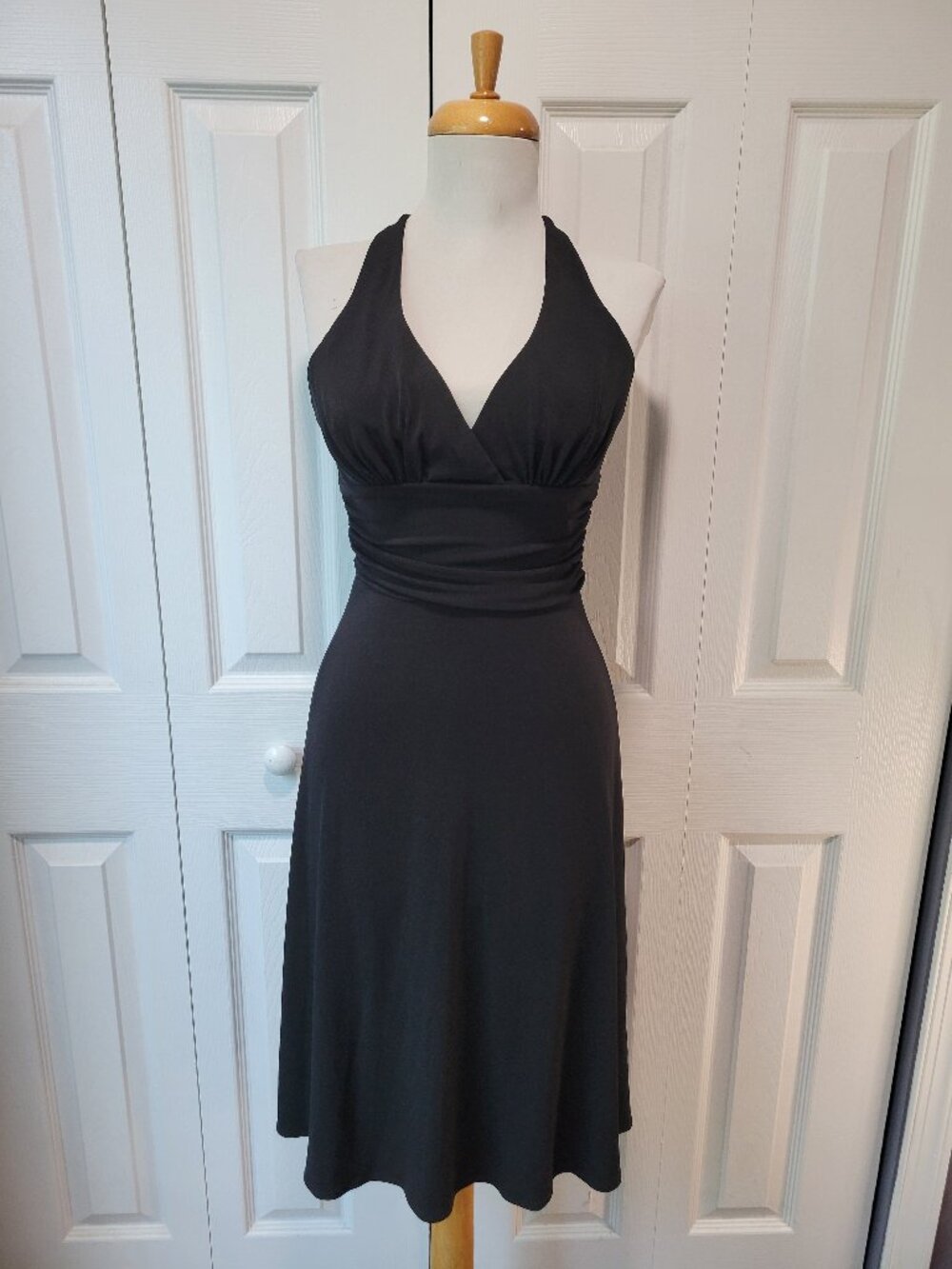 LAUNDRY by Shelli Segal Black Ruched Cross-Back A-Line Halter Dress sz 4 EUC